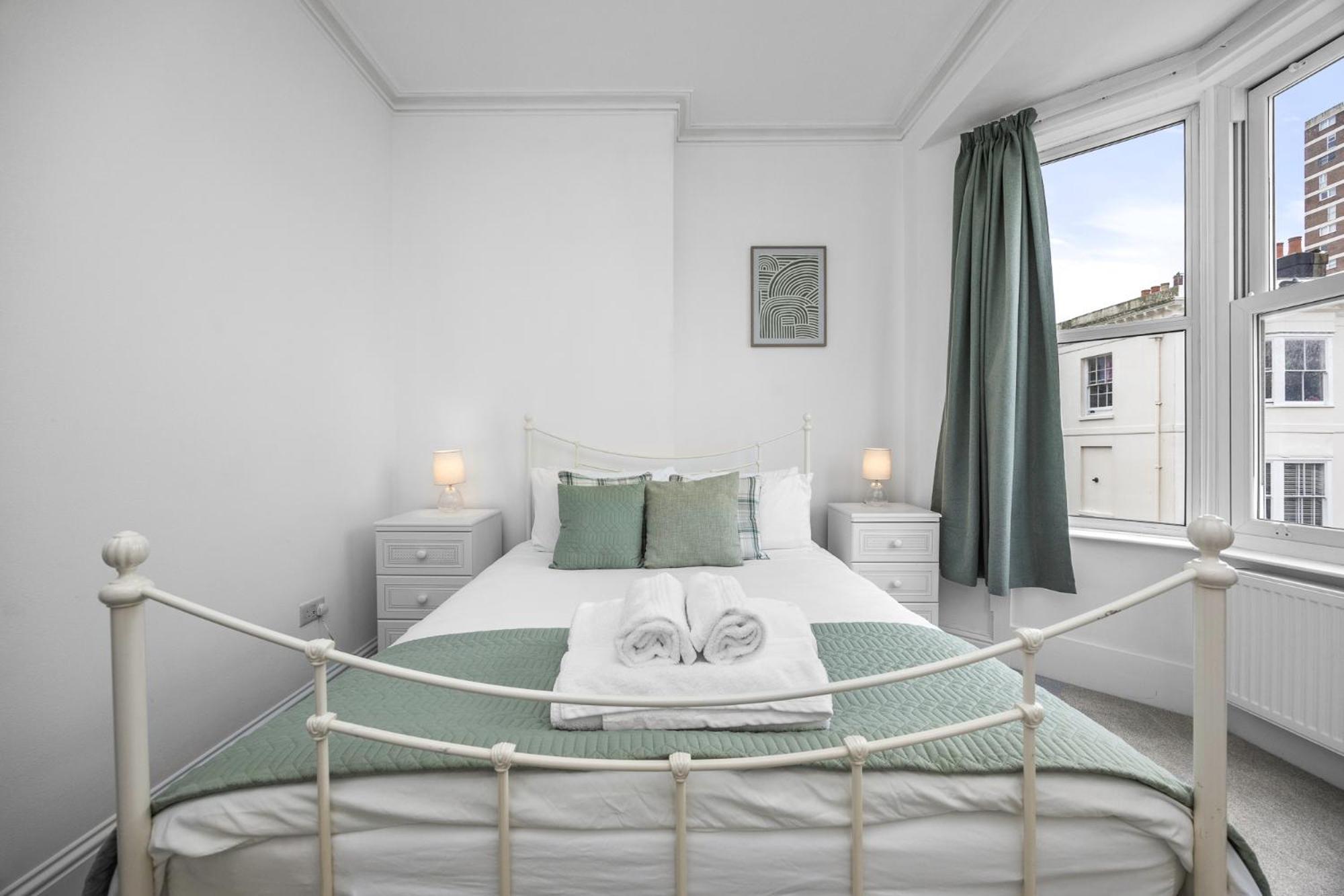 2 Bedroom Flat - With King Sized Beds, Netflix And Sky - Perfect For Contractors, Vacation Guests Or Those Relocating Brighton Exterior photo