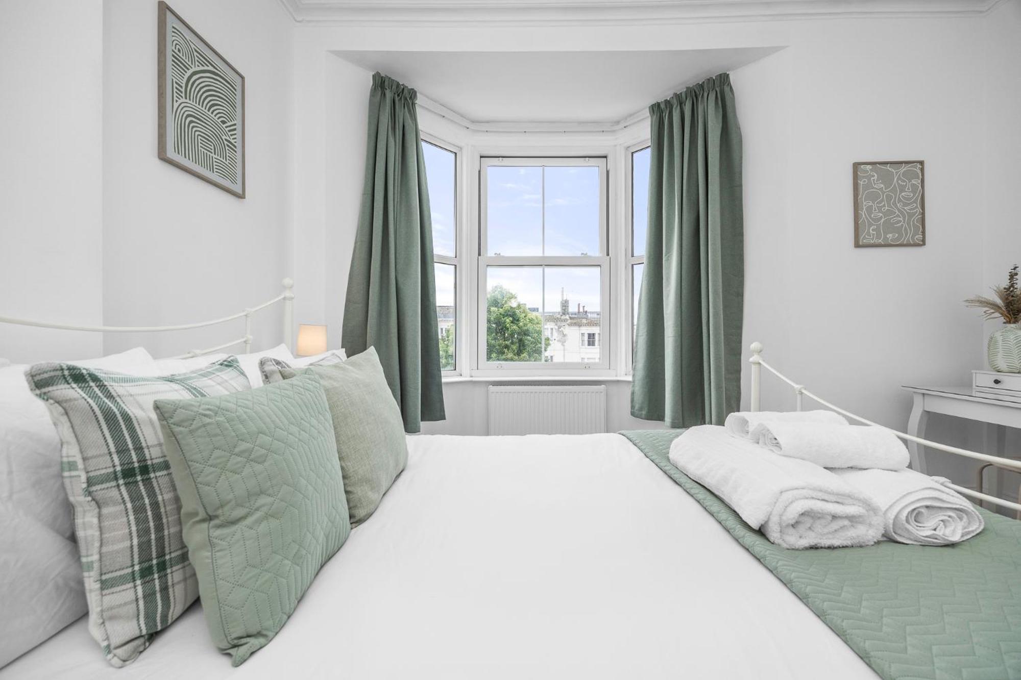 2 Bedroom Flat - With King Sized Beds, Netflix And Sky - Perfect For Contractors, Vacation Guests Or Those Relocating Brighton Exterior photo