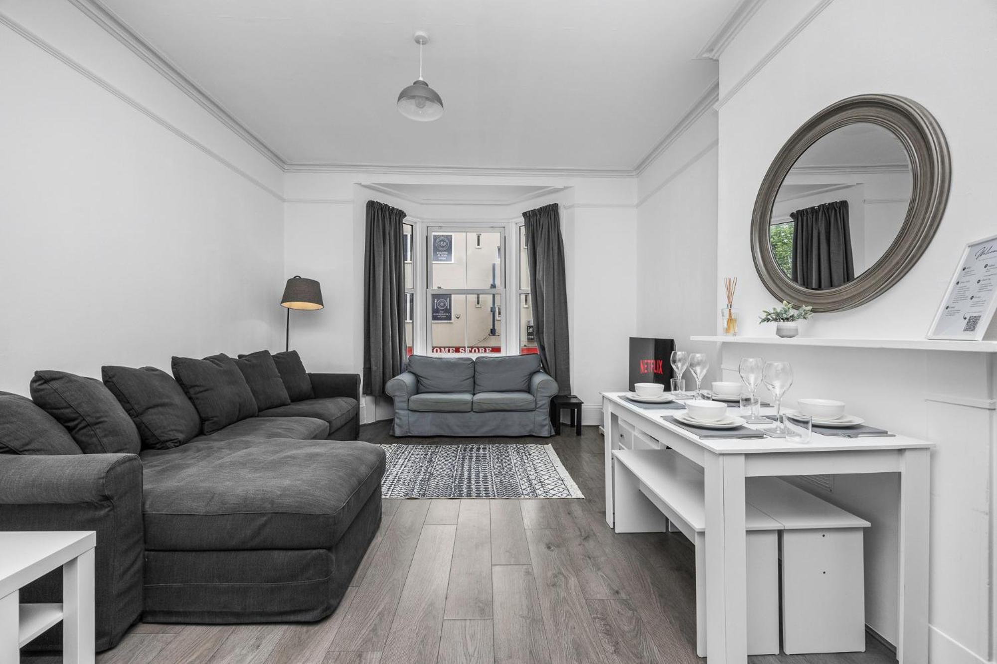 2 Bedroom Flat - With King Sized Beds, Netflix And Sky - Perfect For Contractors, Vacation Guests Or Those Relocating Brighton Exterior photo