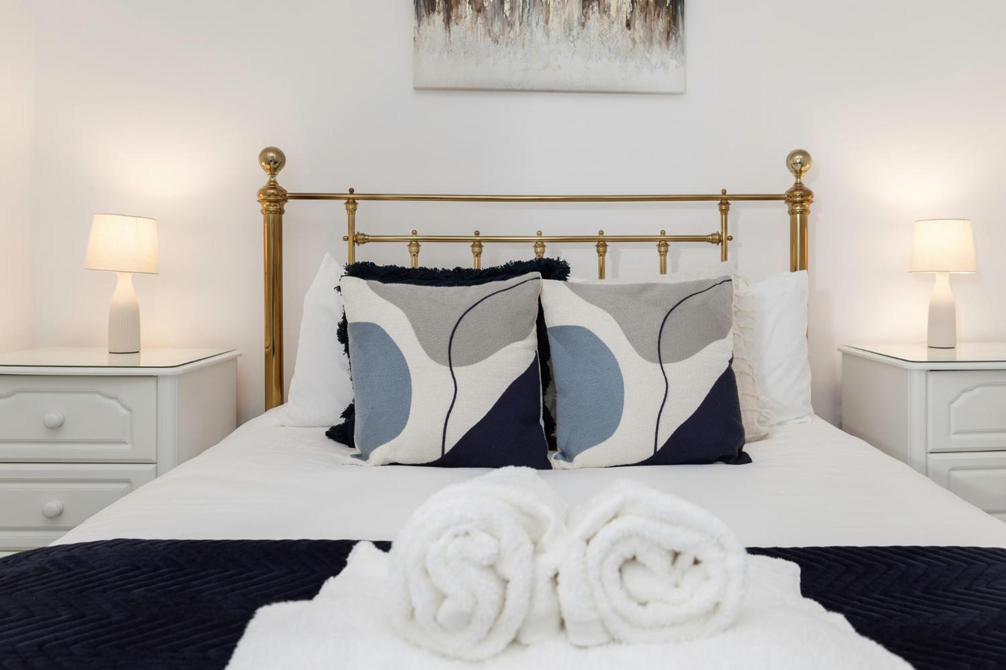 2 Bedroom Flat - With King Sized Beds, Netflix And Sky - Perfect For Contractors, Vacation Guests Or Those Relocating Brighton Exterior photo